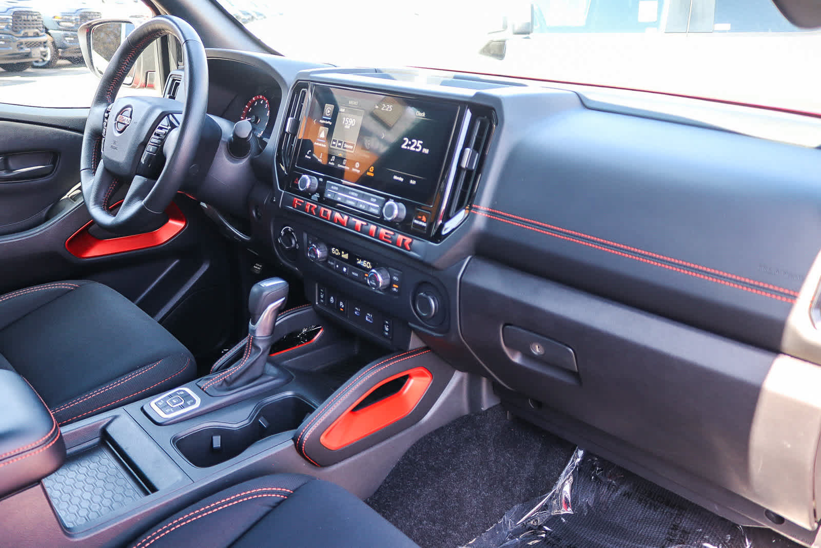 Used 2026 Nissan Frontier PRO-4X AWD/4WD image 16