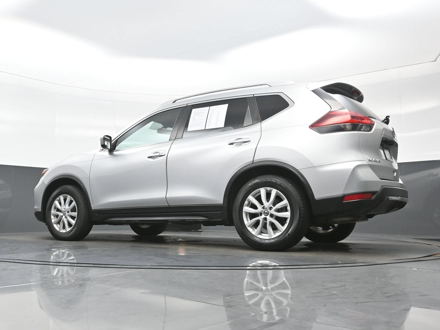 Used 2018 Nissan Rogue SV FWD image 28