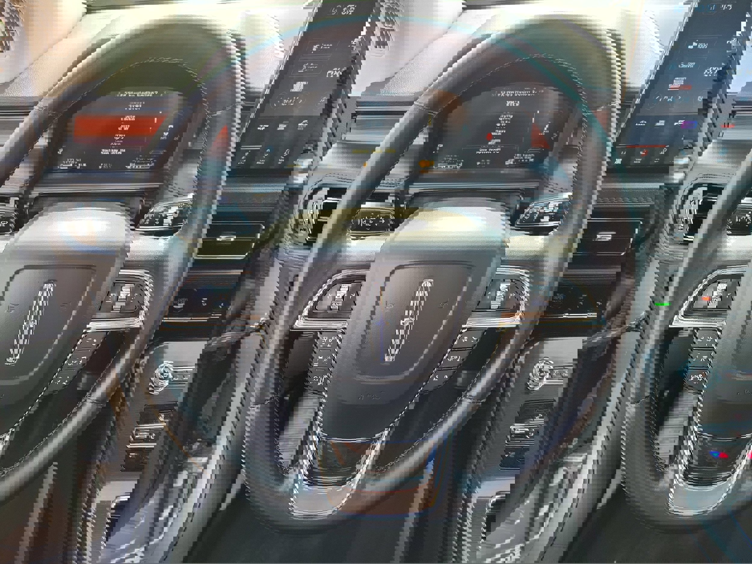 Used 2023 Lincoln Nautilus Reserve w/ Equipment Group 202A image 21