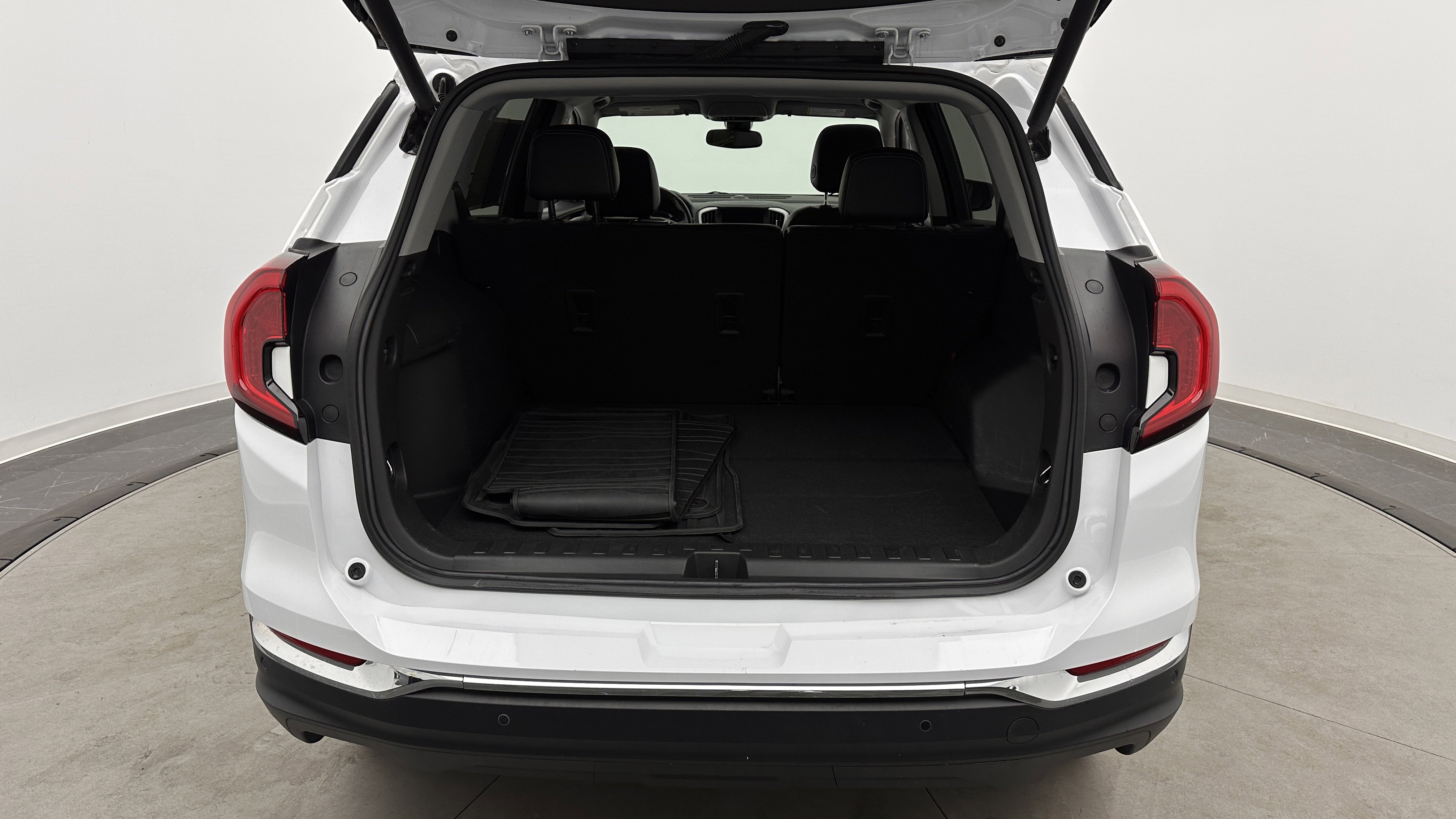 Used 2022 GMC Terrain SLT image 32