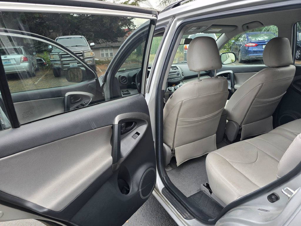 Used 2012 Toyota RAV4 4WD V6 w/ Tow Prep Pkg image 8