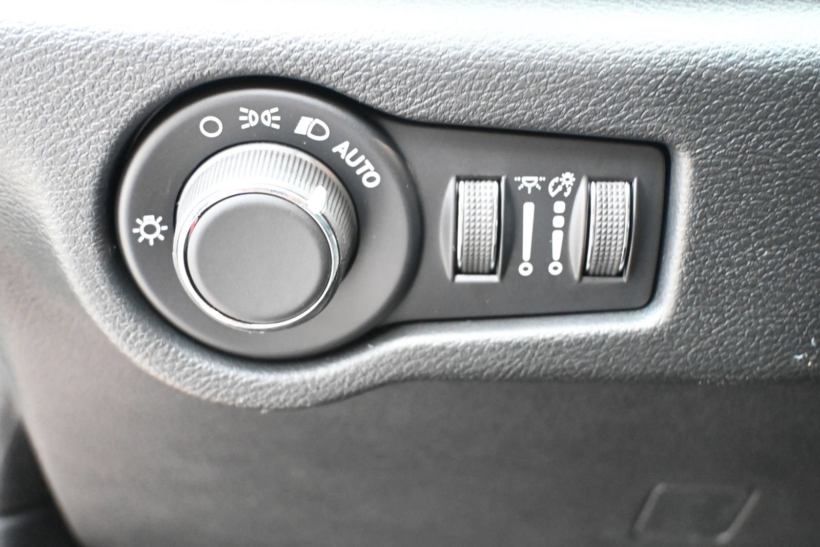 New 2027 Chrysler Pacifica Limited AWD/4WD image 9