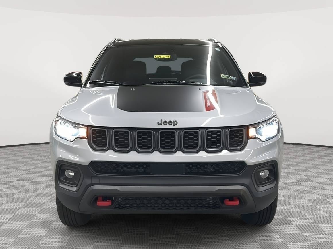 Used 2025 Jeep Compass Trailhawk w/ Trailer Tow Group AWD/4WD video 2