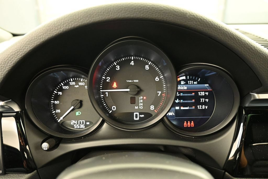 Certified 2023 Porsche Macan Turbo AWD/4WD image 18