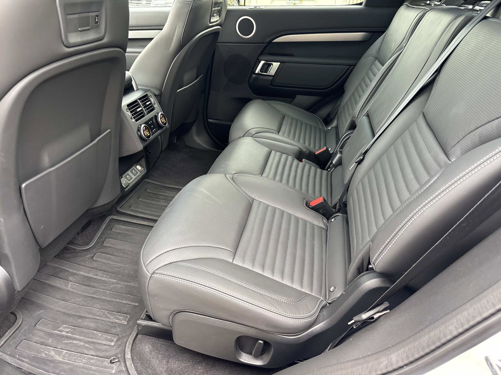 Certified 2025 Land Rover Discovery Dynamic SE AWD/4WD image 15