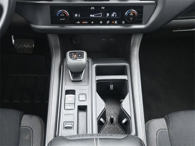 Used 2024 Nissan Pathfinder S image 25