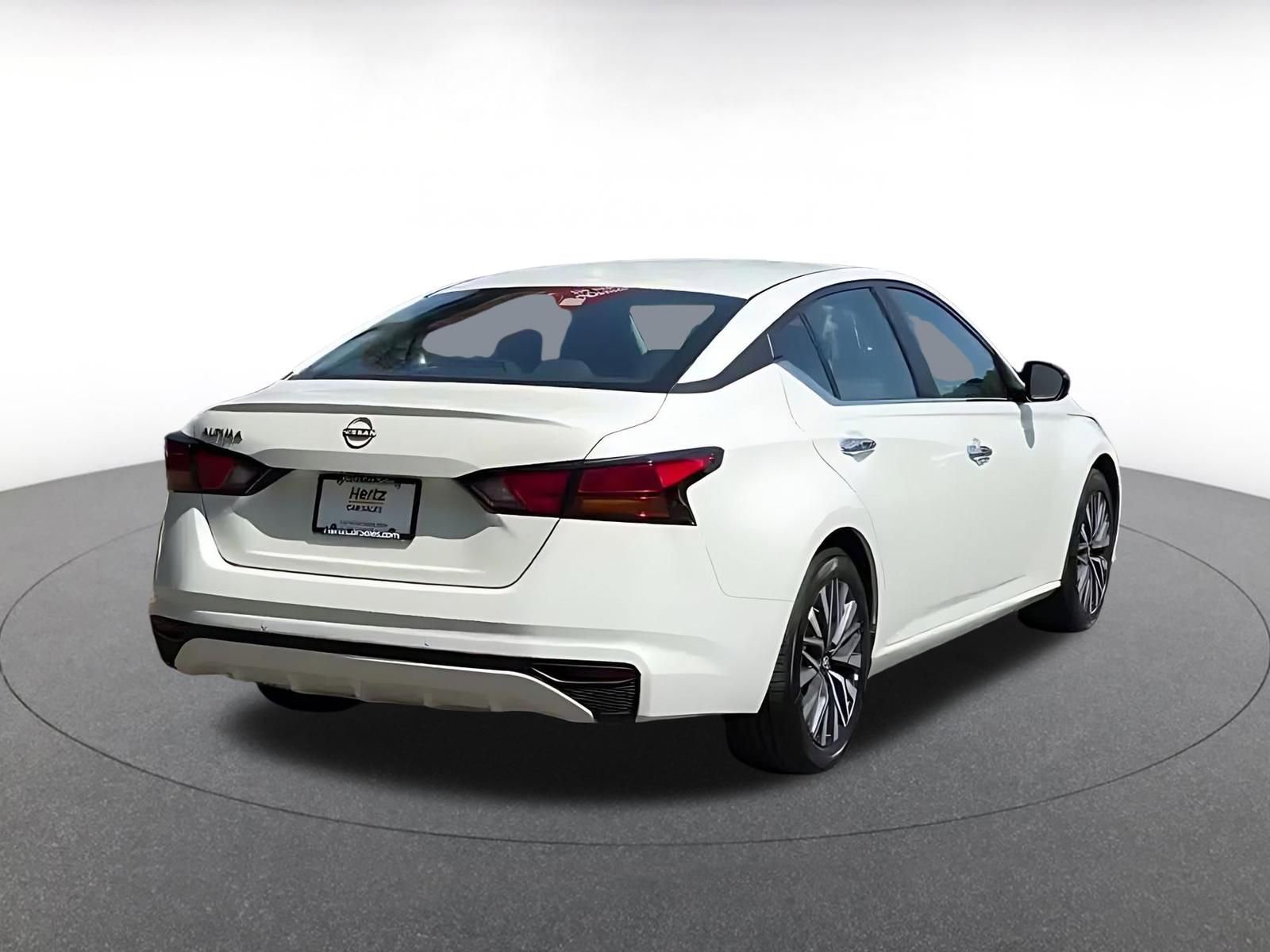 Used 2025 Nissan Altima 2.5 SV FWD image 14