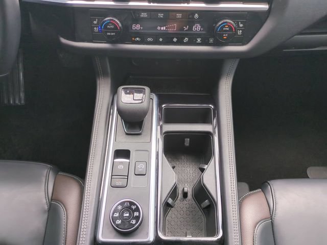 Used 2023 Nissan Pathfinder Platinum w/ Lighting Package (N93) AWD/4WD image 19