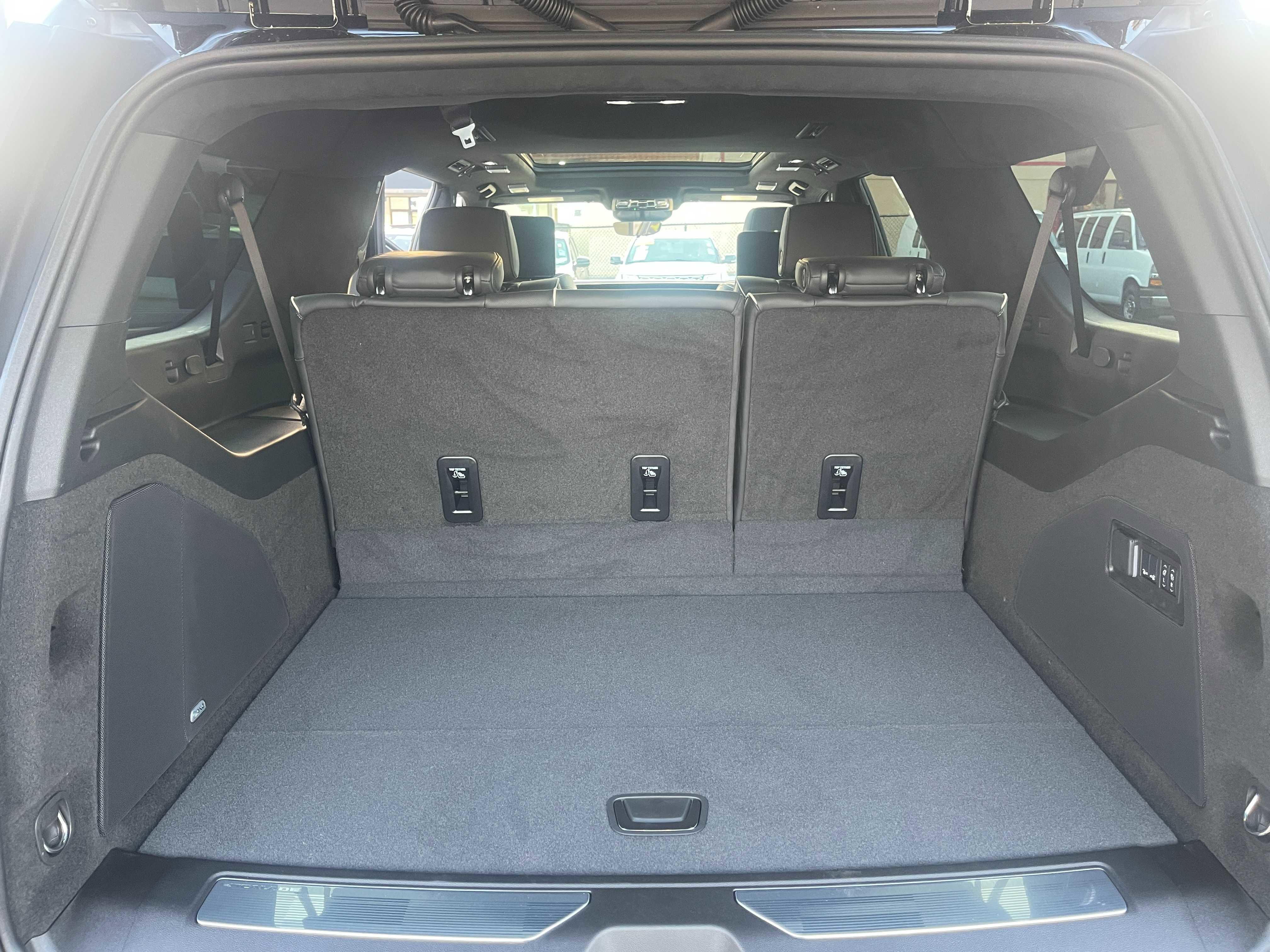 Used 2025 Cadillac Escalade ESV V image 11