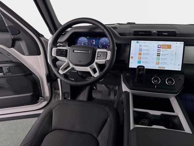 New 2026 Land Rover Defender 130 X-Dynamic SE image 25