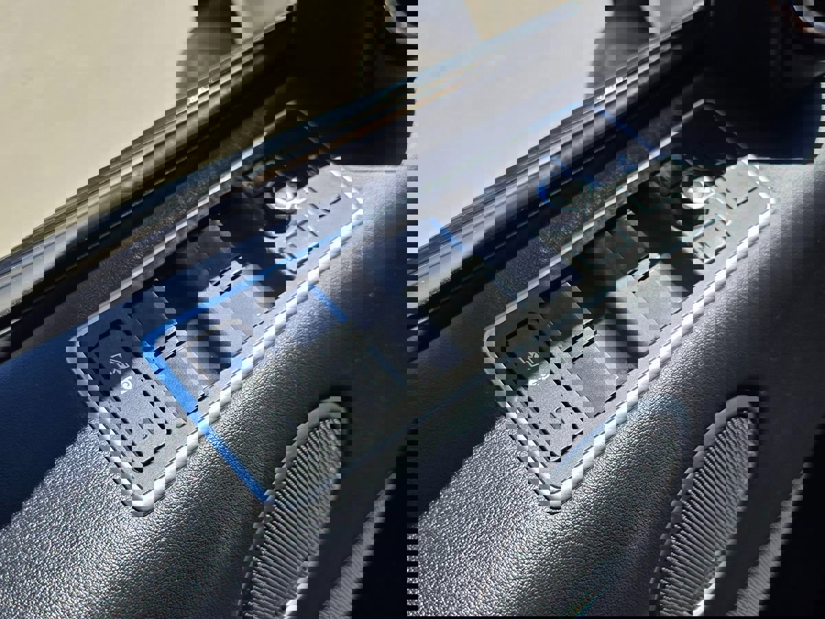 Used 2017 Land Rover Range Rover HSE image 31