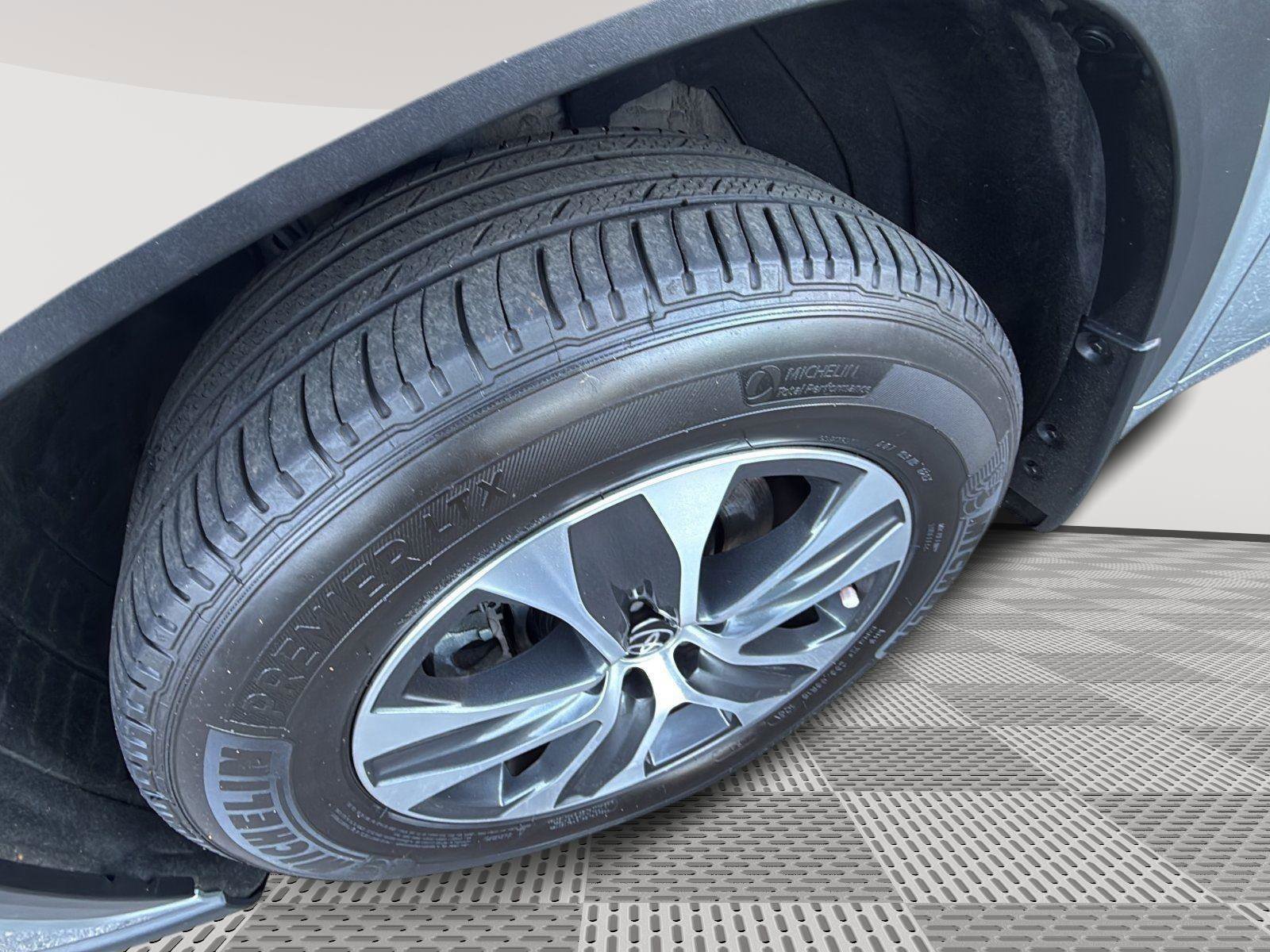 Used 2022 Toyota Highlander XLE image 10