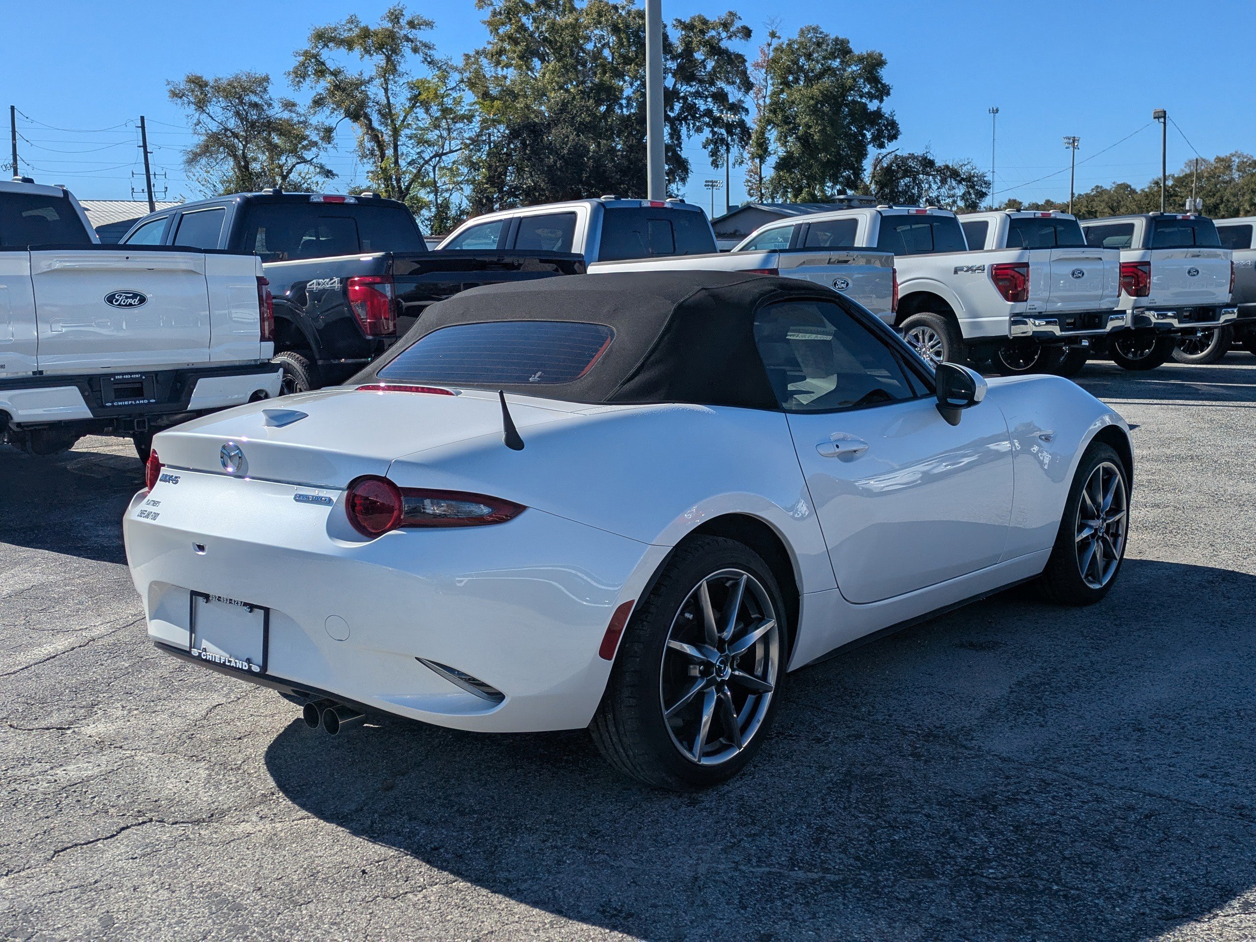 Used 2023 MAZDA MX-5 Miata Grand Touring image 3