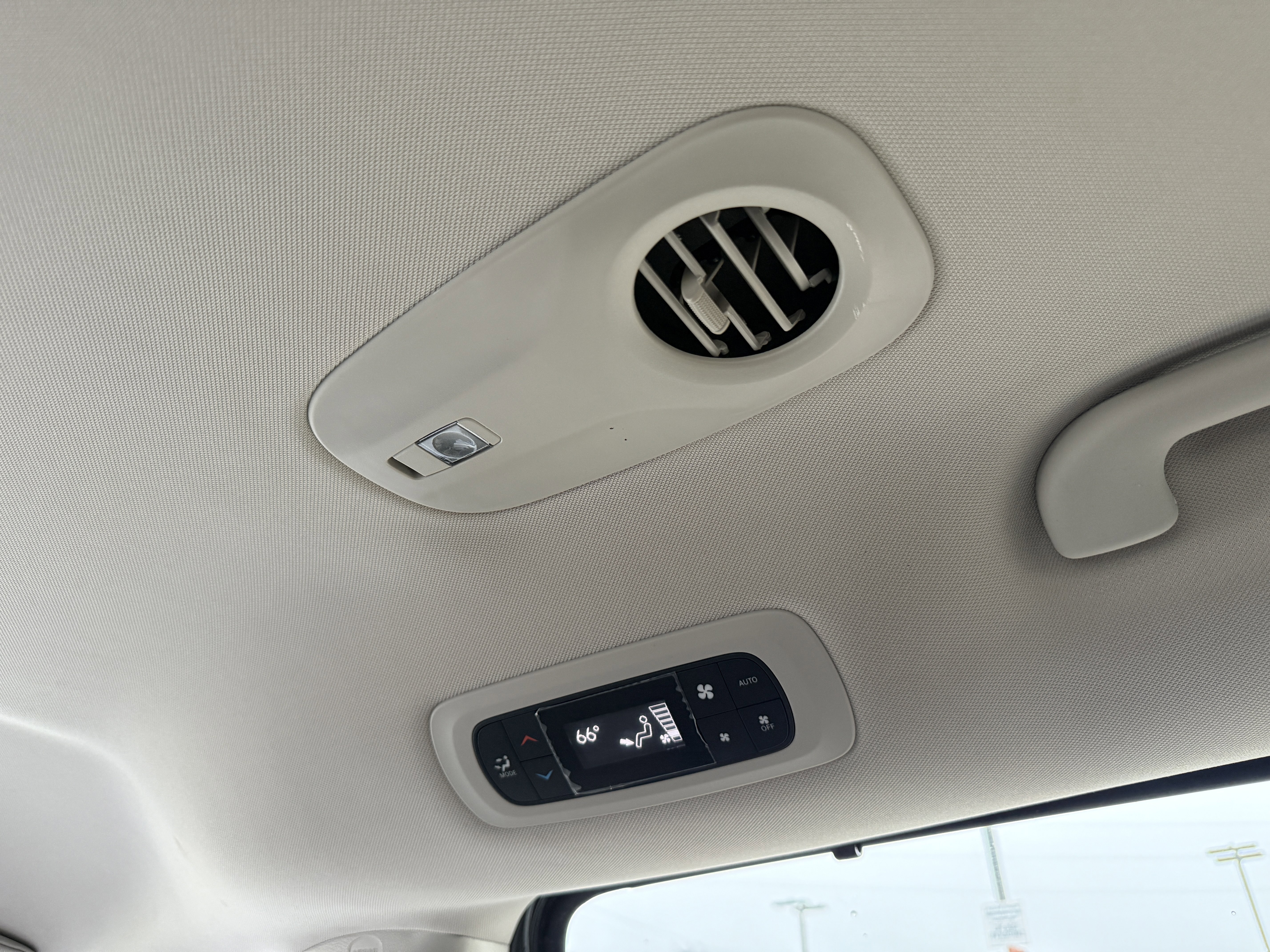 Used 2021 Chrysler Pacifica Touring image 33