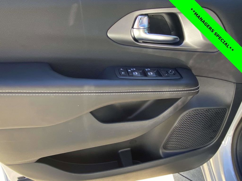 New 2026 Chrysler Pacifica Select image 12