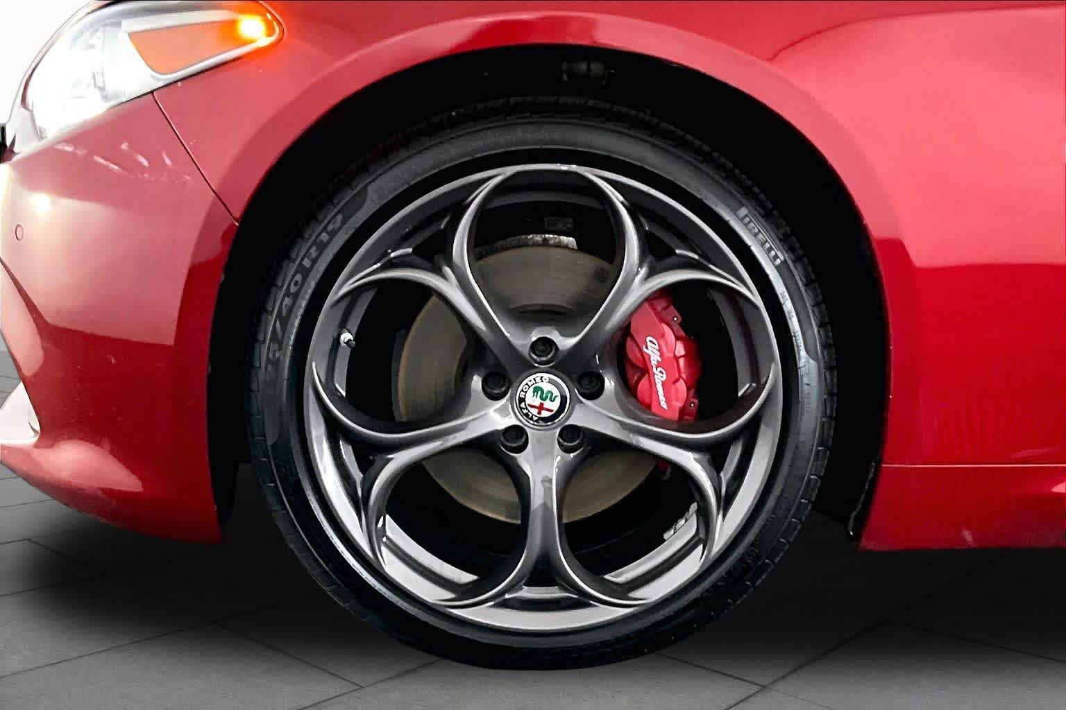 Used 2018 Alfa Romeo Giulia Ti Sport w/ Quick Order Package 22S Sport AWD/4WD image 11