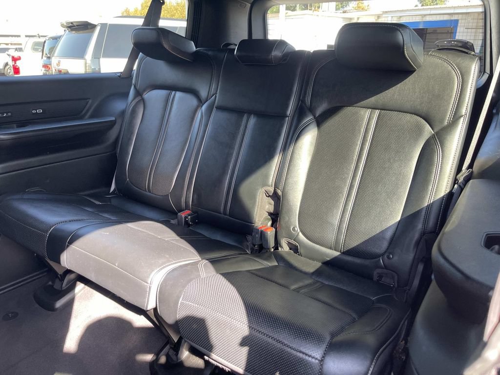 Used 2024 Jeep Wagoneer L Series II RWD image 15