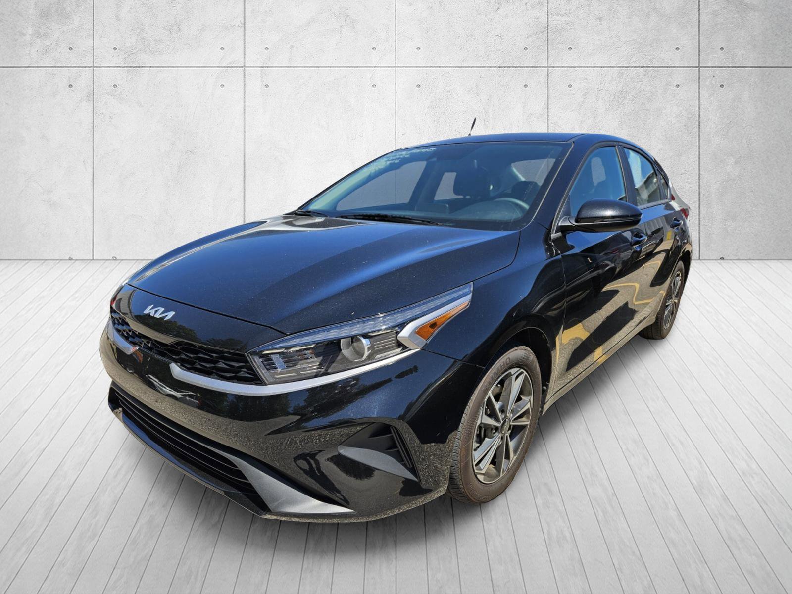 Used 2024 Kia Forte LXS w/ LXS Technology Package FWD image 6