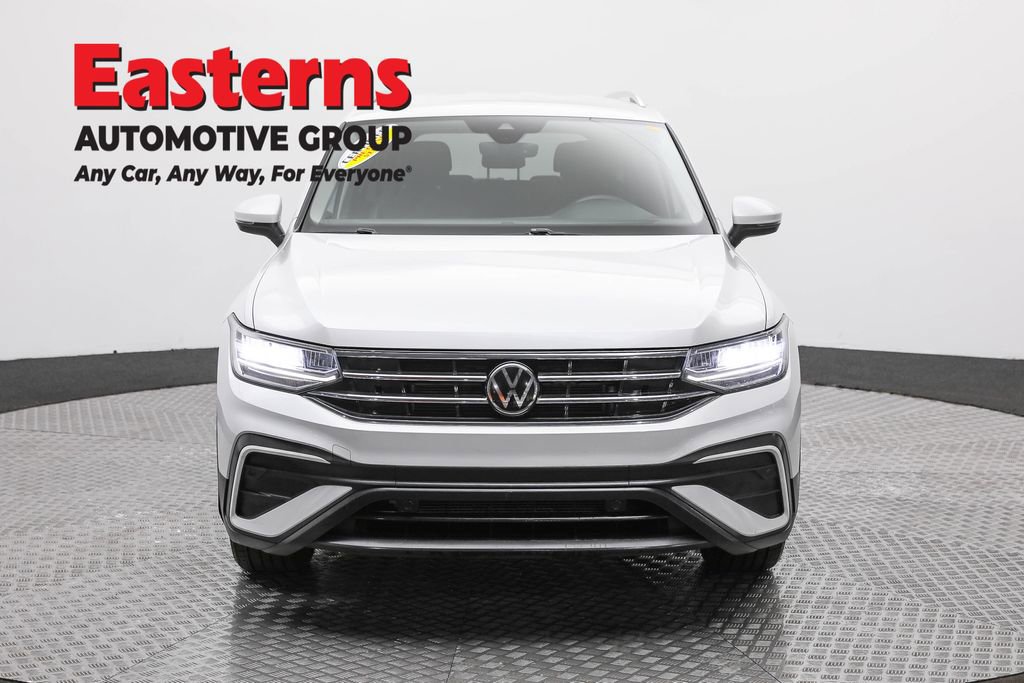 Used 2023 Volkswagen Tiguan SE image 2