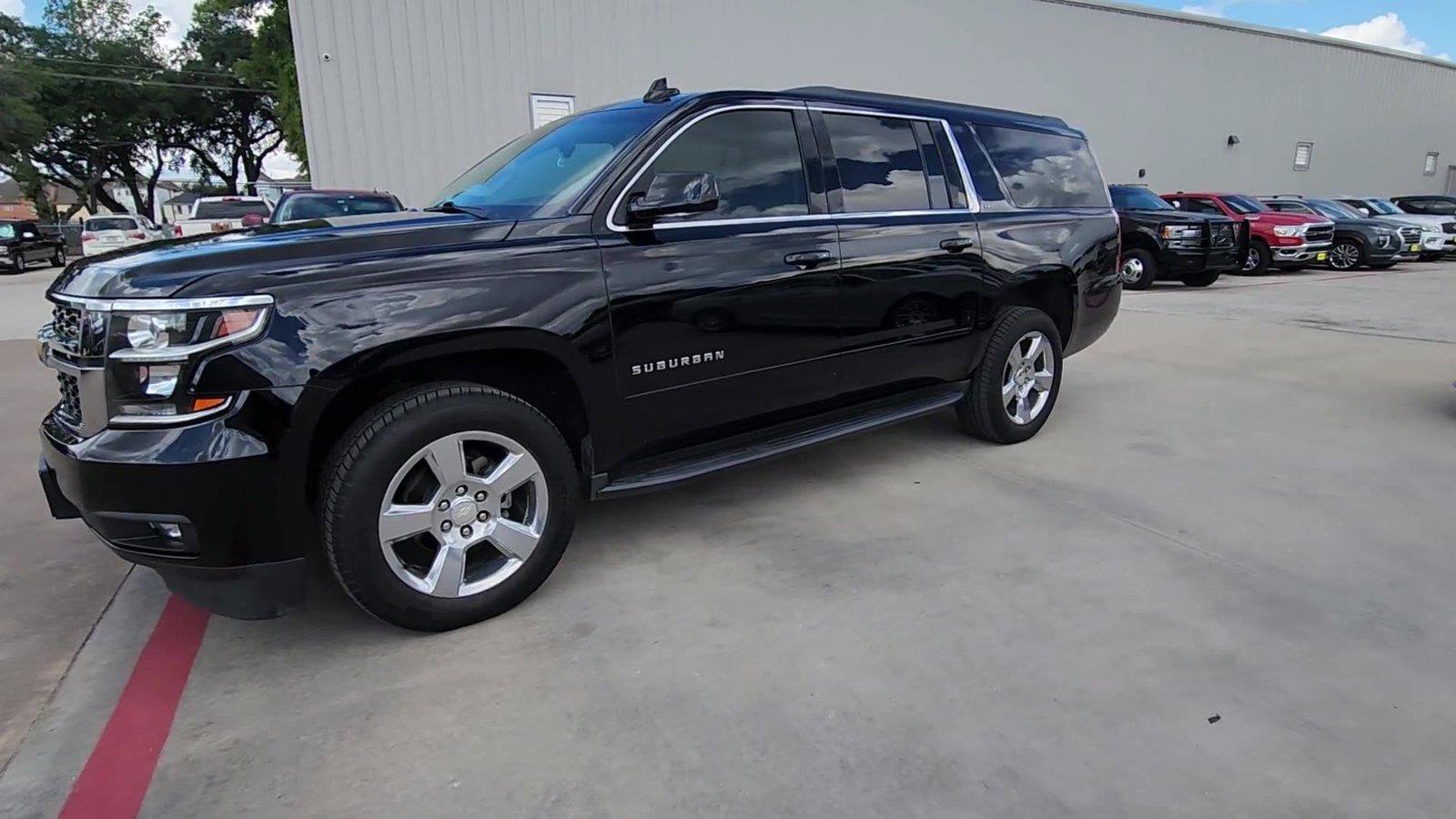 Used 2019 Chevrolet Suburban LT RWD image 4