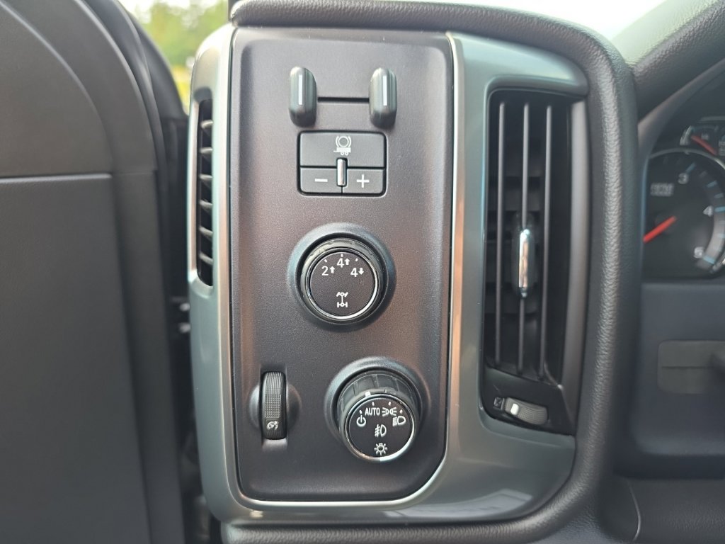 Used 2015 Chevrolet Silverado 2500 LT w/ LT Convenience Package AWD/4WD image 31