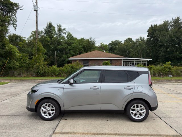 Used 2025 Kia Soul LX w/ LX Technology Package FWD image 9