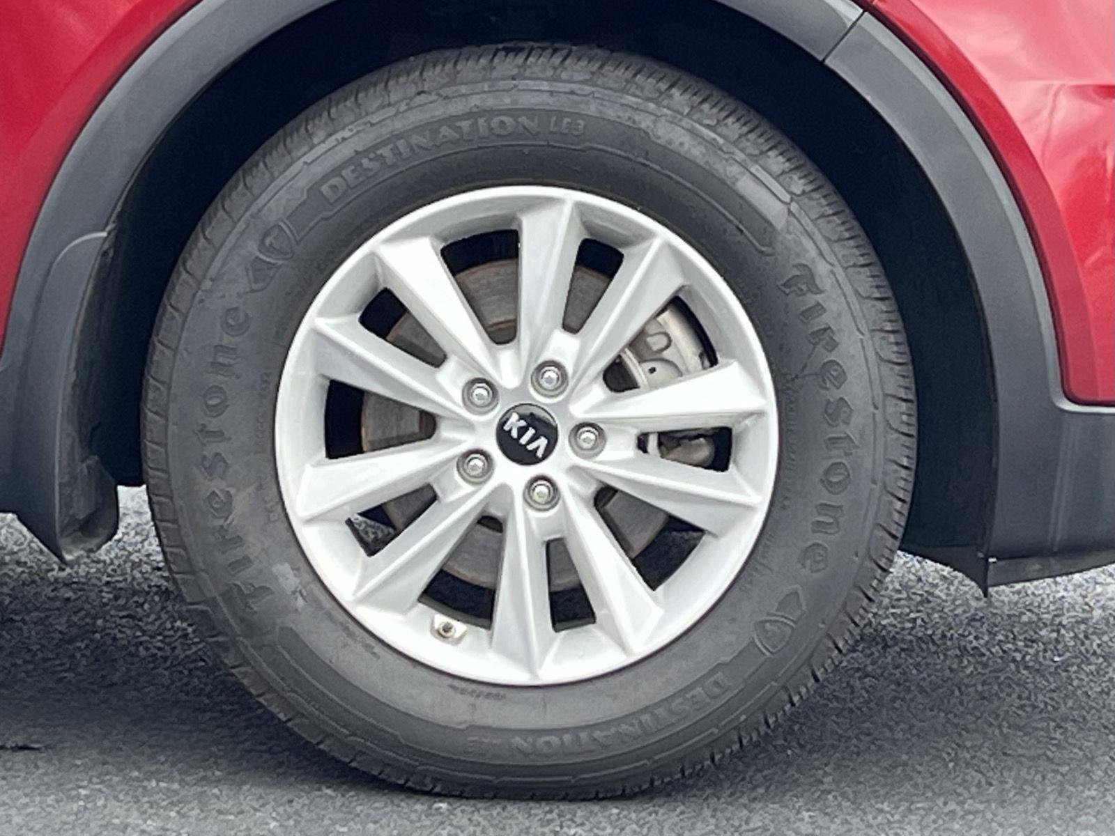 Used 2020 Kia Sorento LX image 32
