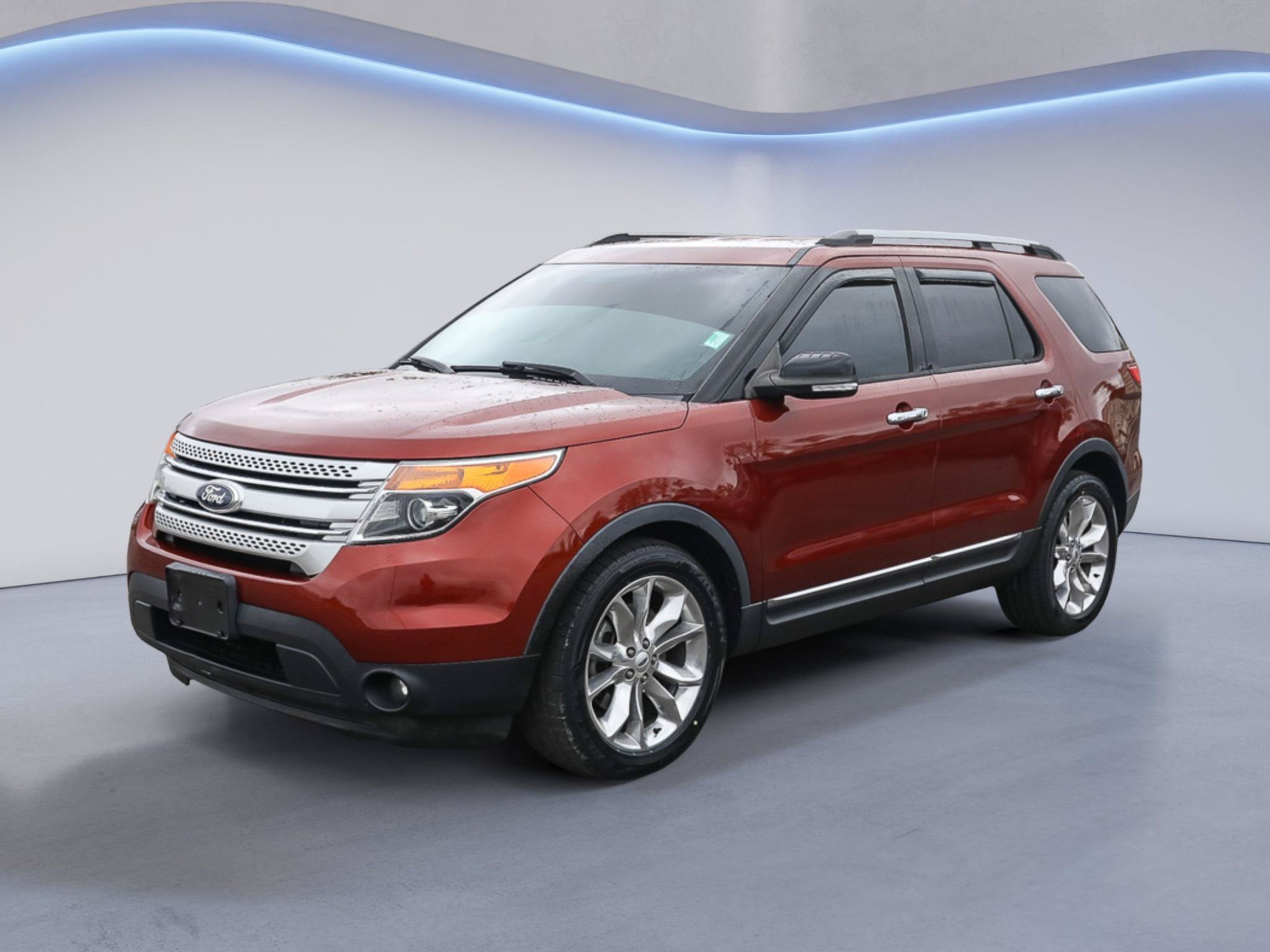Used 2014 Ford Explorer XLT w/ Equipment Group 202A FWD image 2