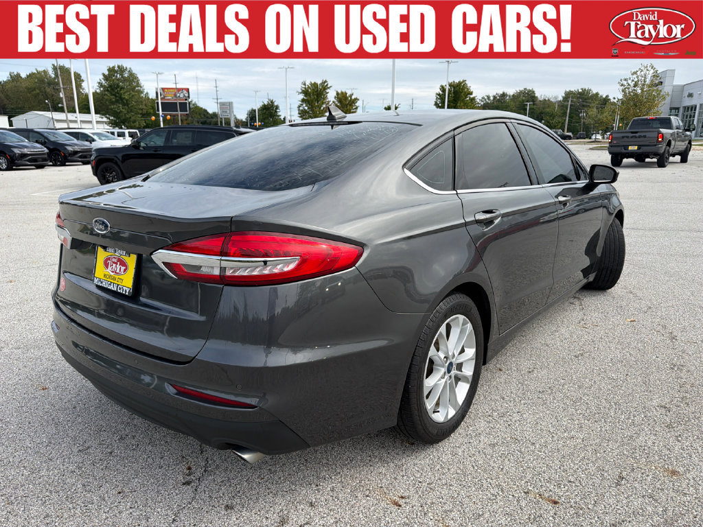 Used 2019 Ford Fusion SE FWD image 3