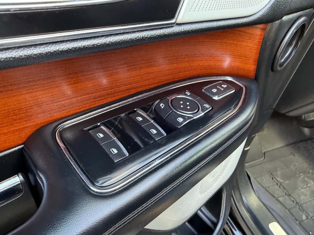 Used 2018 Lincoln Navigator L Reserve w/ Technology Package image 22