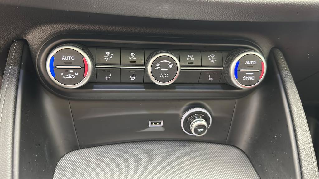 Used 2023 Alfa Romeo Stelvio Veloce AWD/4WD image 23