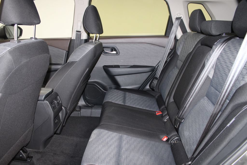 Used 2023 Nissan Rogue SV AWD/4WD image 17