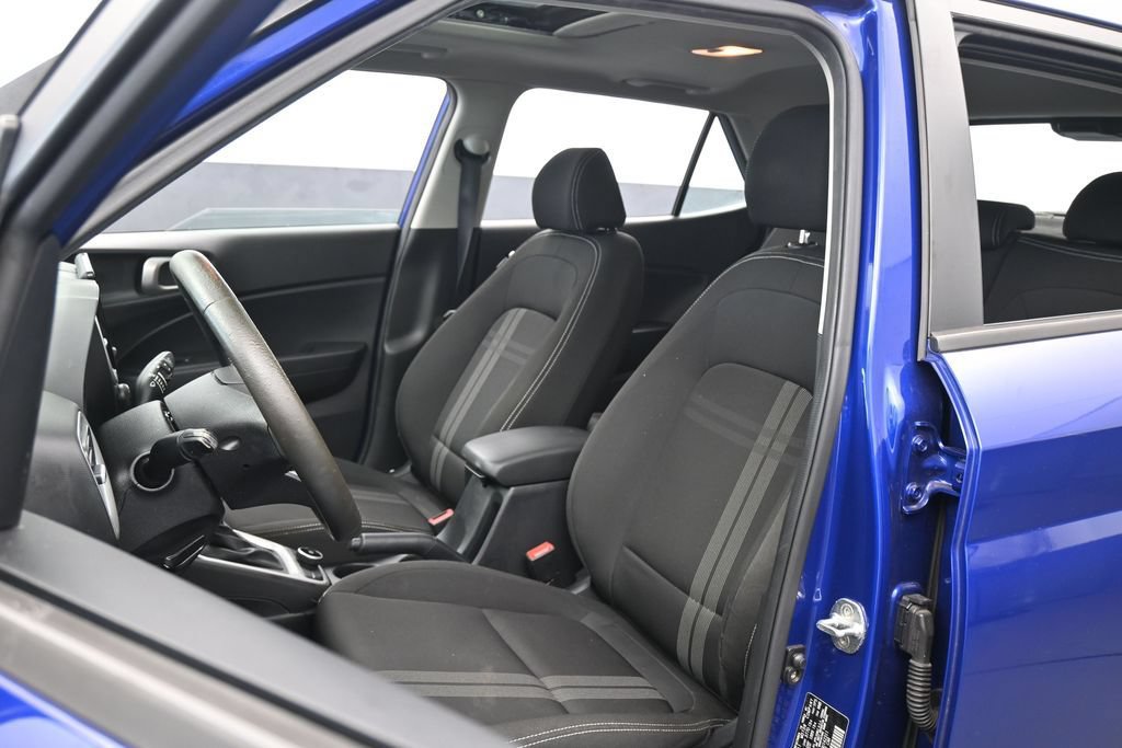 Used 2022 Hyundai Venue SEL FWD image 10
