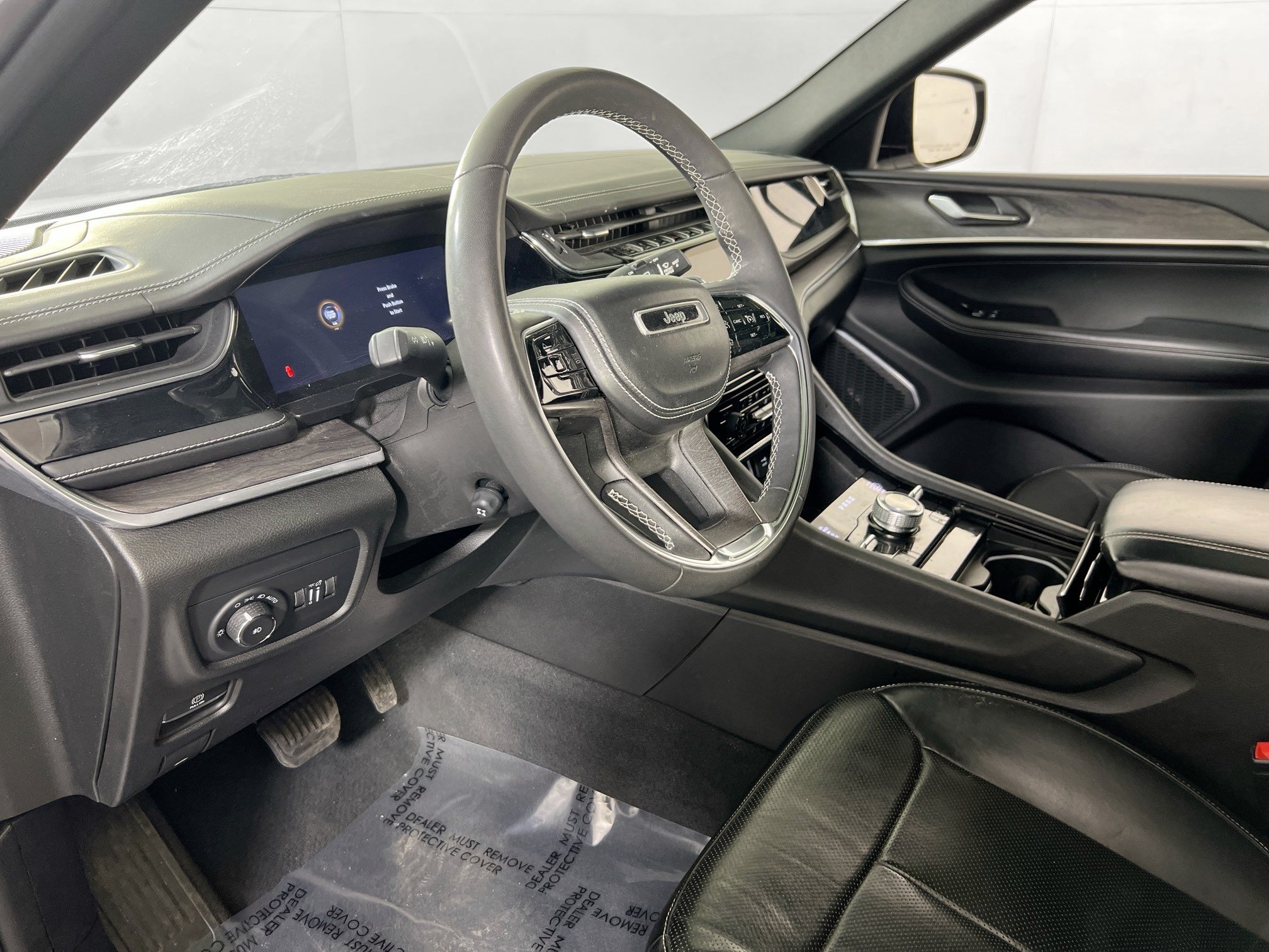 Used 2023 Jeep Grand Cherokee Overland AWD/4WD image 9