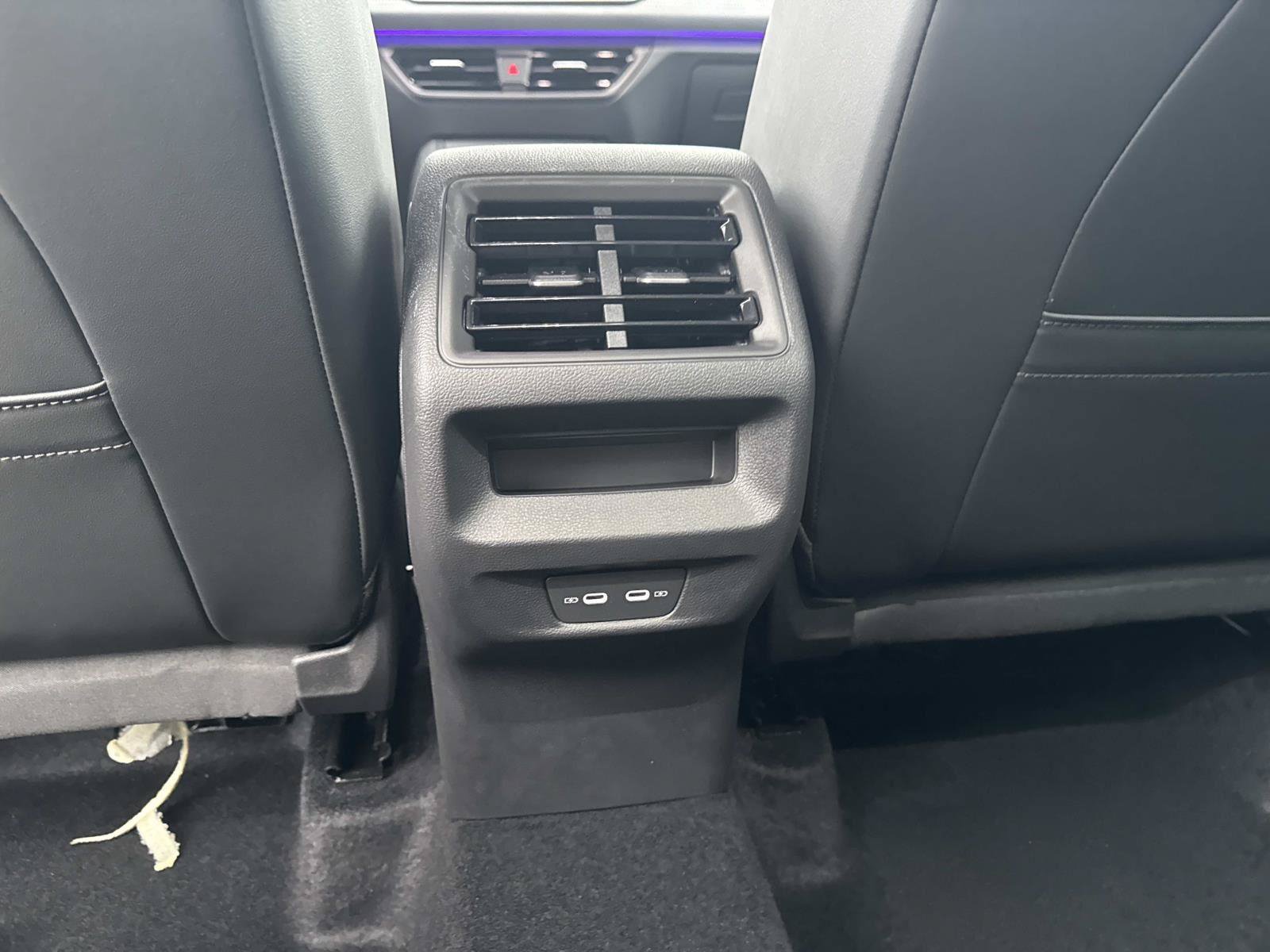 Used 2025 Volkswagen Tiguan SE AWD/4WD image 21