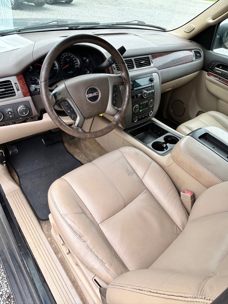 Used 2011 GMC Yukon XL SLT w/ SLT-2 Equipment Package image 6