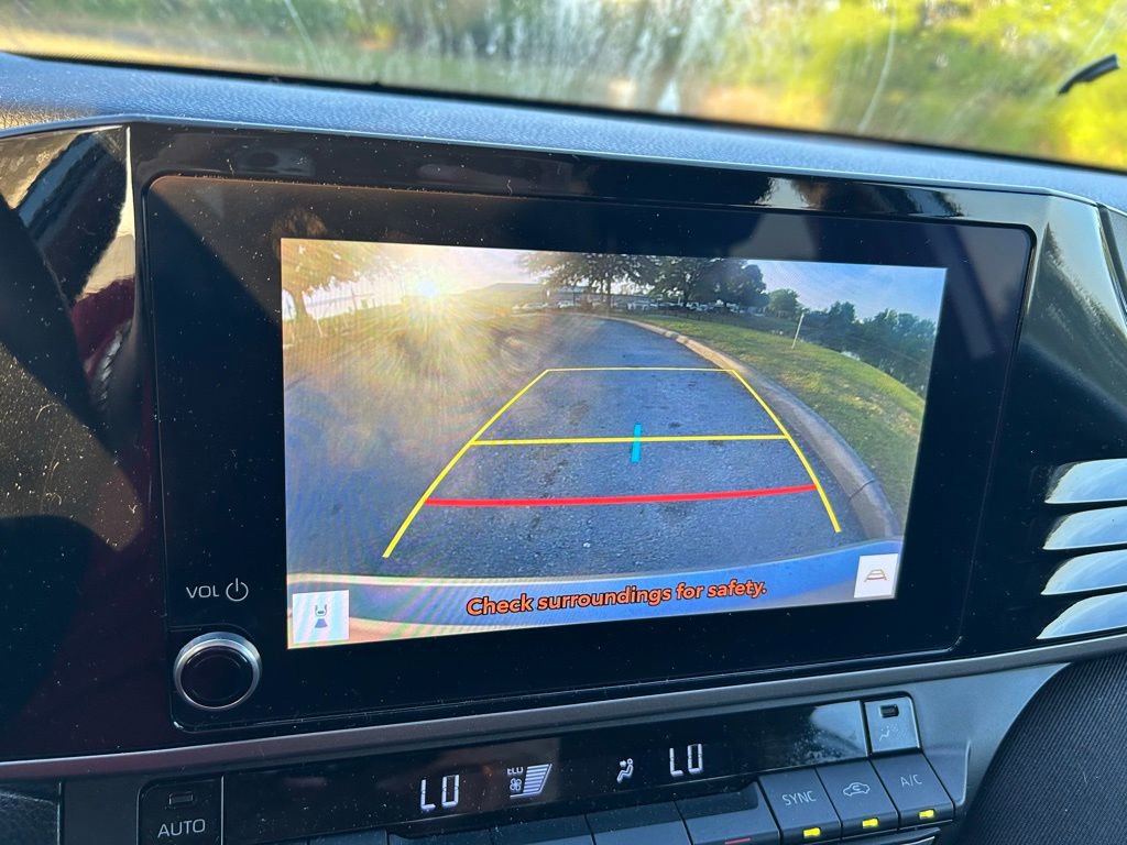 Used 2025 Toyota Camry LE w/ Convenience Package image 25