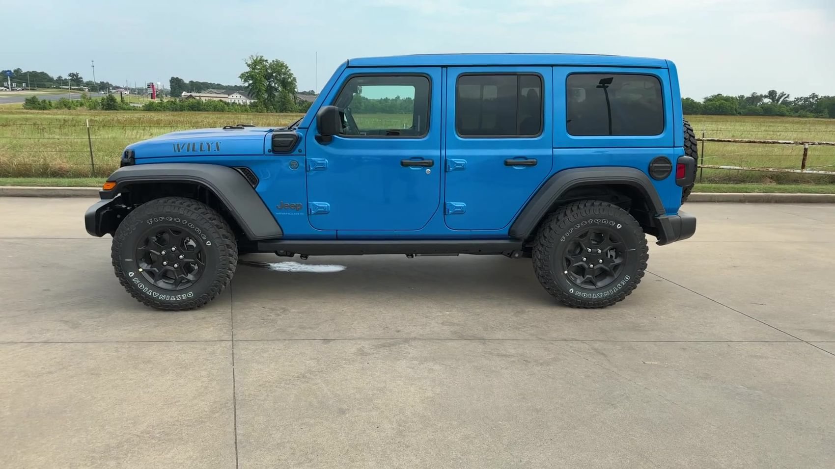 New 2023 Jeep Wrangler Unlimited w/ Sun & Screen Package AWD/4WD image 5