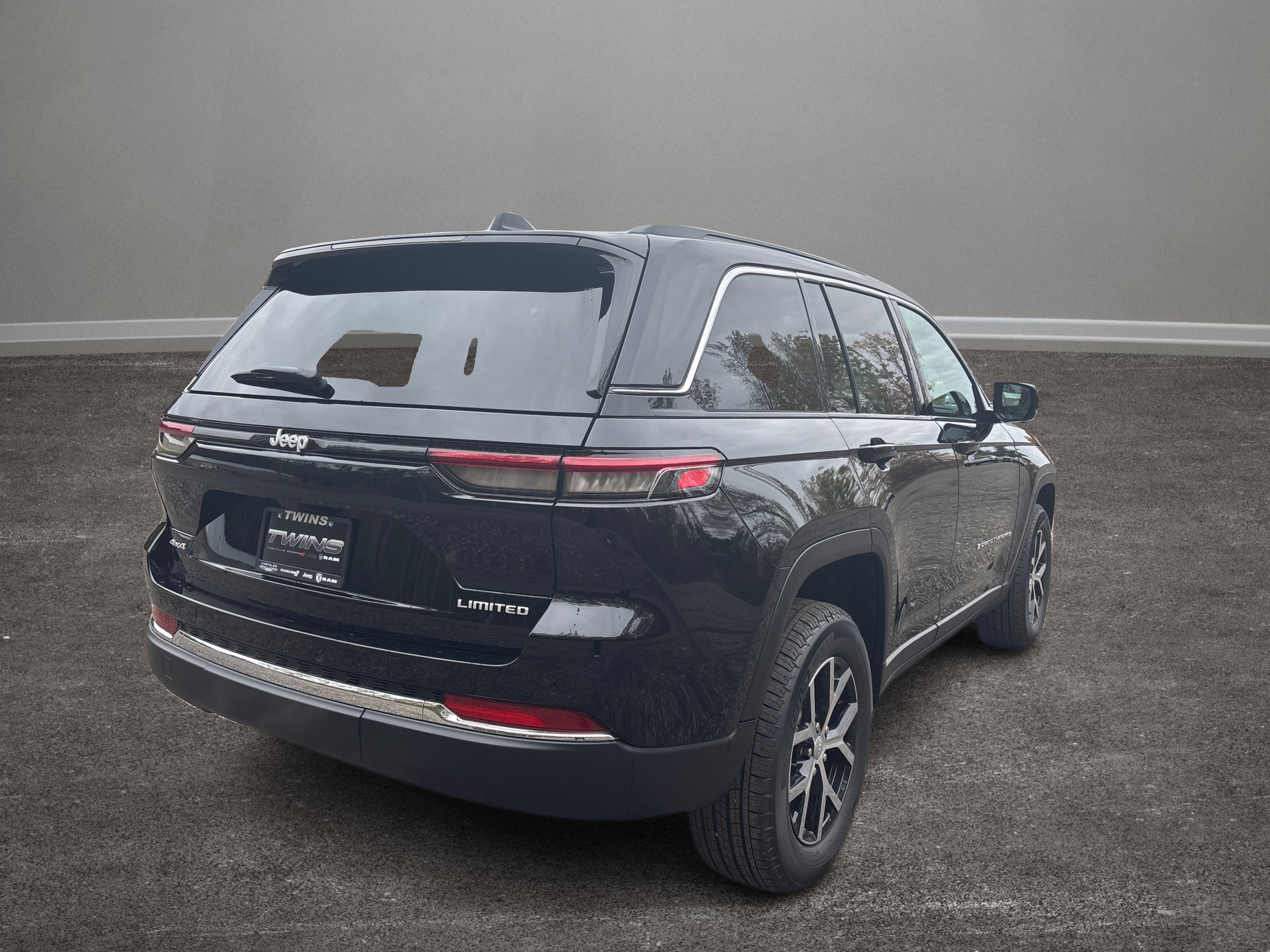 New 2025 Jeep Grand Cherokee Limited image 35