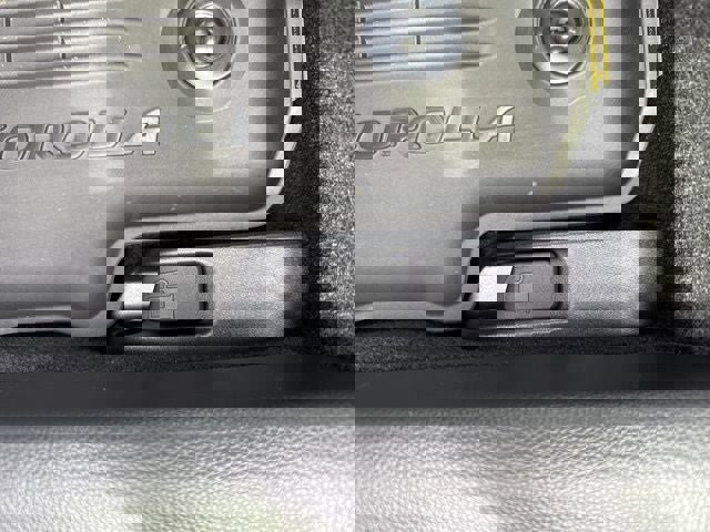 Used 2025 Toyota Corolla SE w/ SE Package image 19