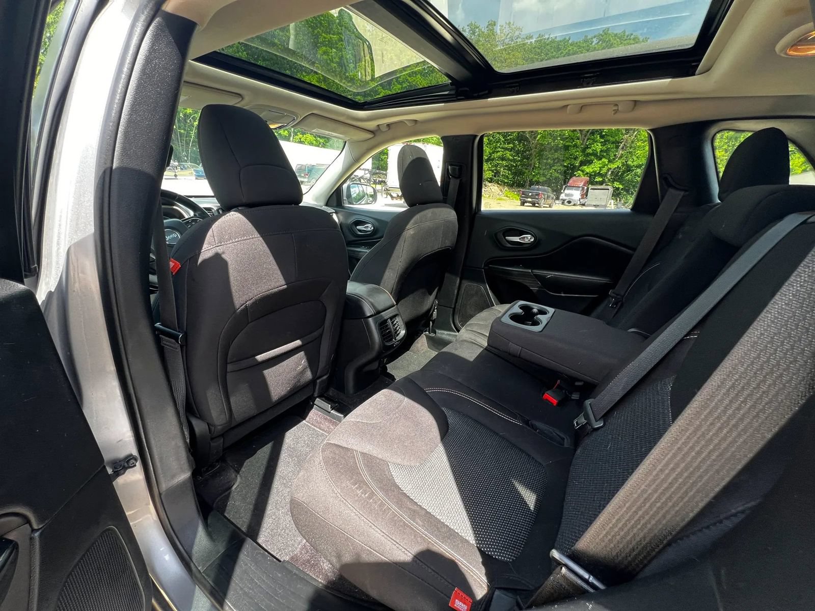 Used 2016 Jeep Cherokee 75th Anniversary AWD/4WD image 10