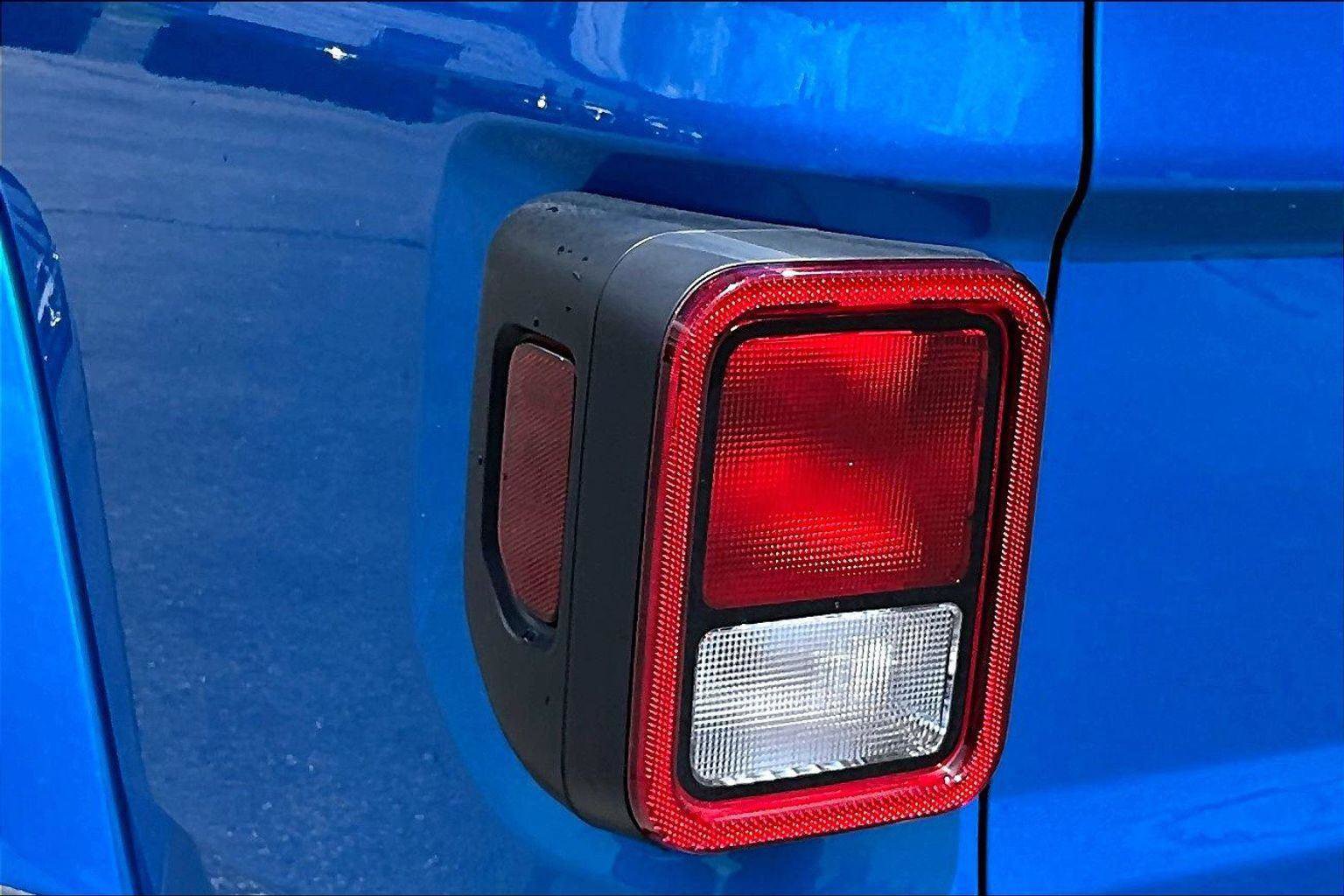 Used 2023 Jeep Gladiator Overland AWD/4WD image 31
