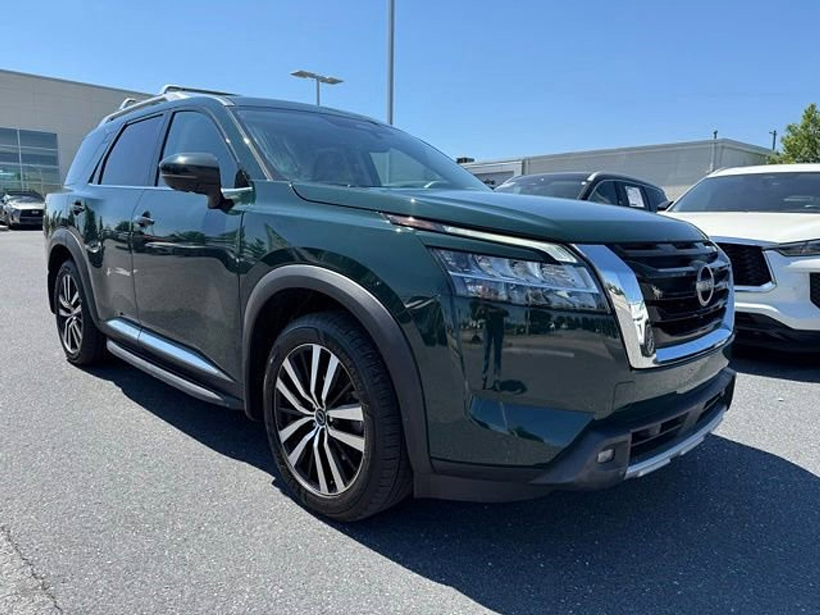 Used 2023 Nissan Pathfinder Platinum w/ Lighting Package (N93) AWD/4WD video 1
