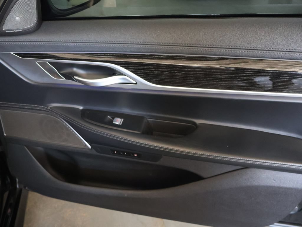 Used 2021 BMW 740i xDrive w/ M Sport Package AWD/4WD image 11