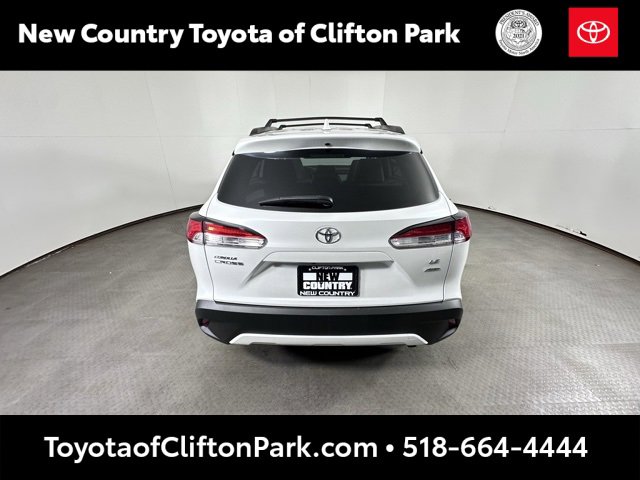 Used 2022 Toyota Corolla Cross LE image 4
