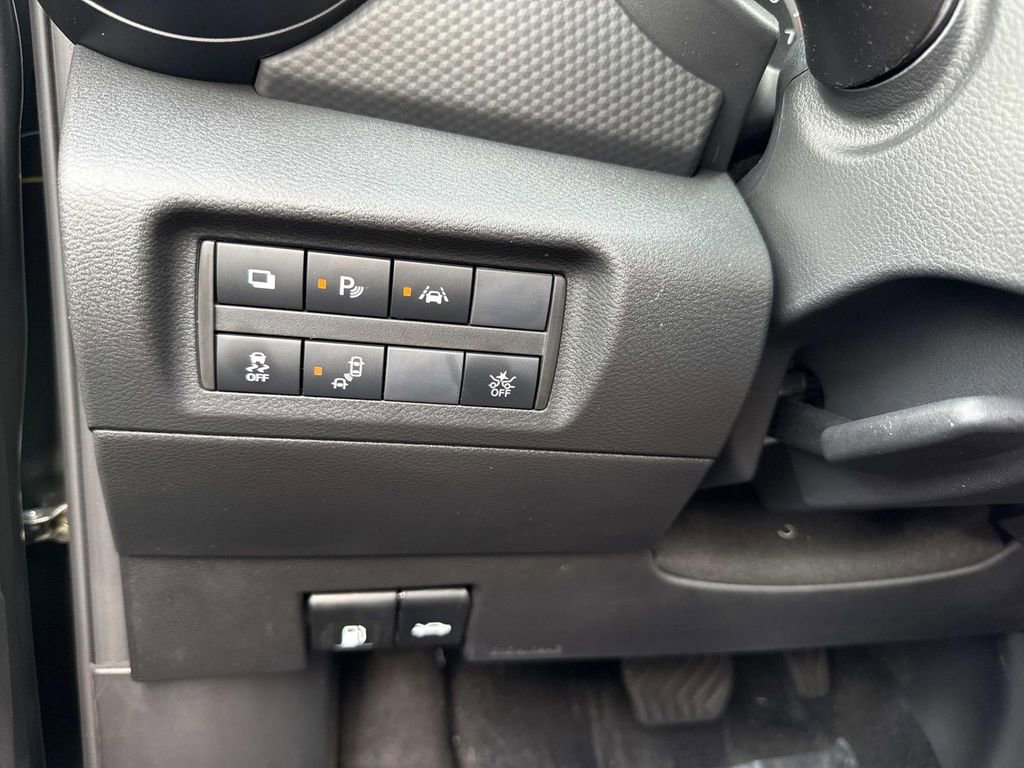 Certified 2025 Nissan Kicks Play S FWD image 32