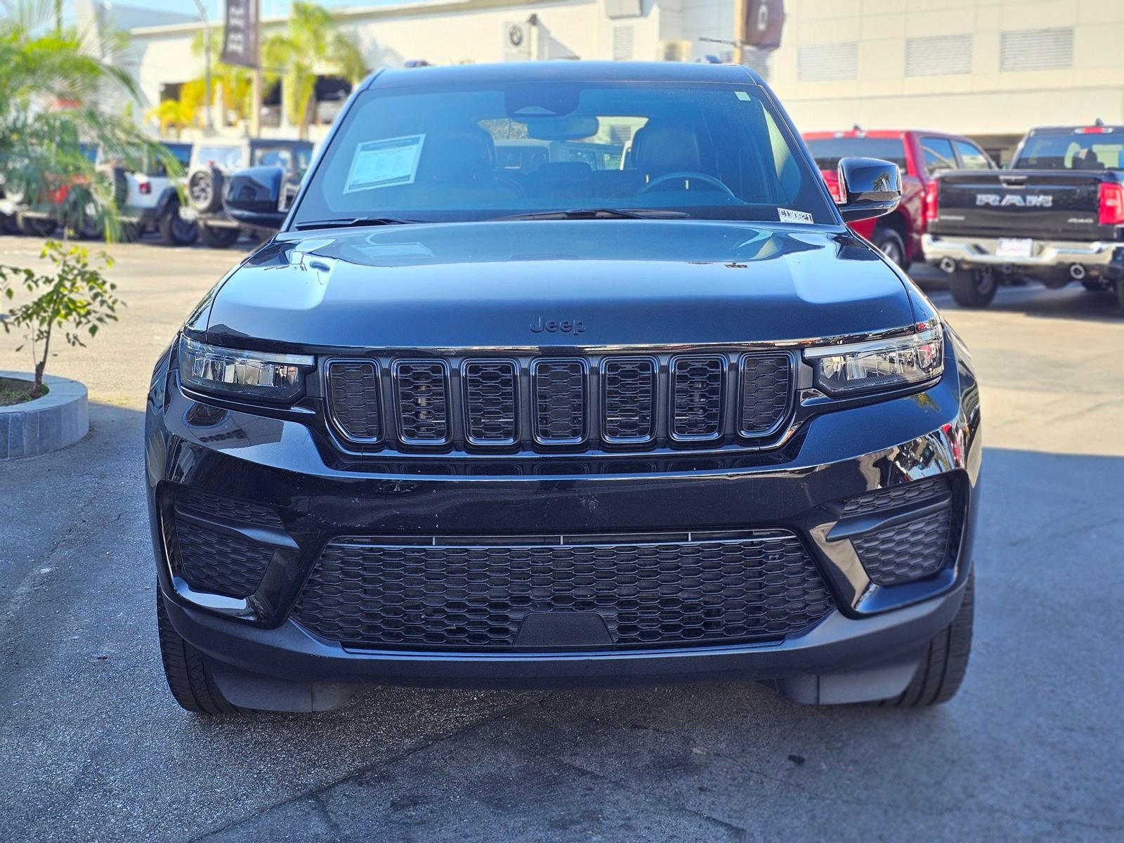 Used 2023 Jeep Grand Cherokee Altitude image 2