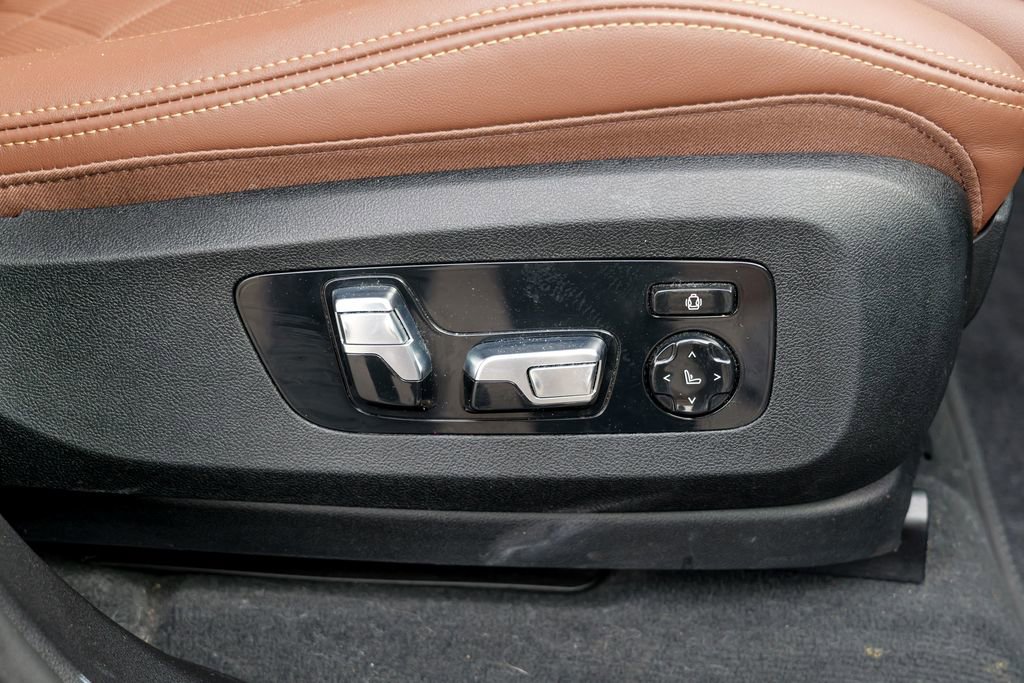 Used 2023 BMW X7 xDrive40i w/ Premium Package image 43