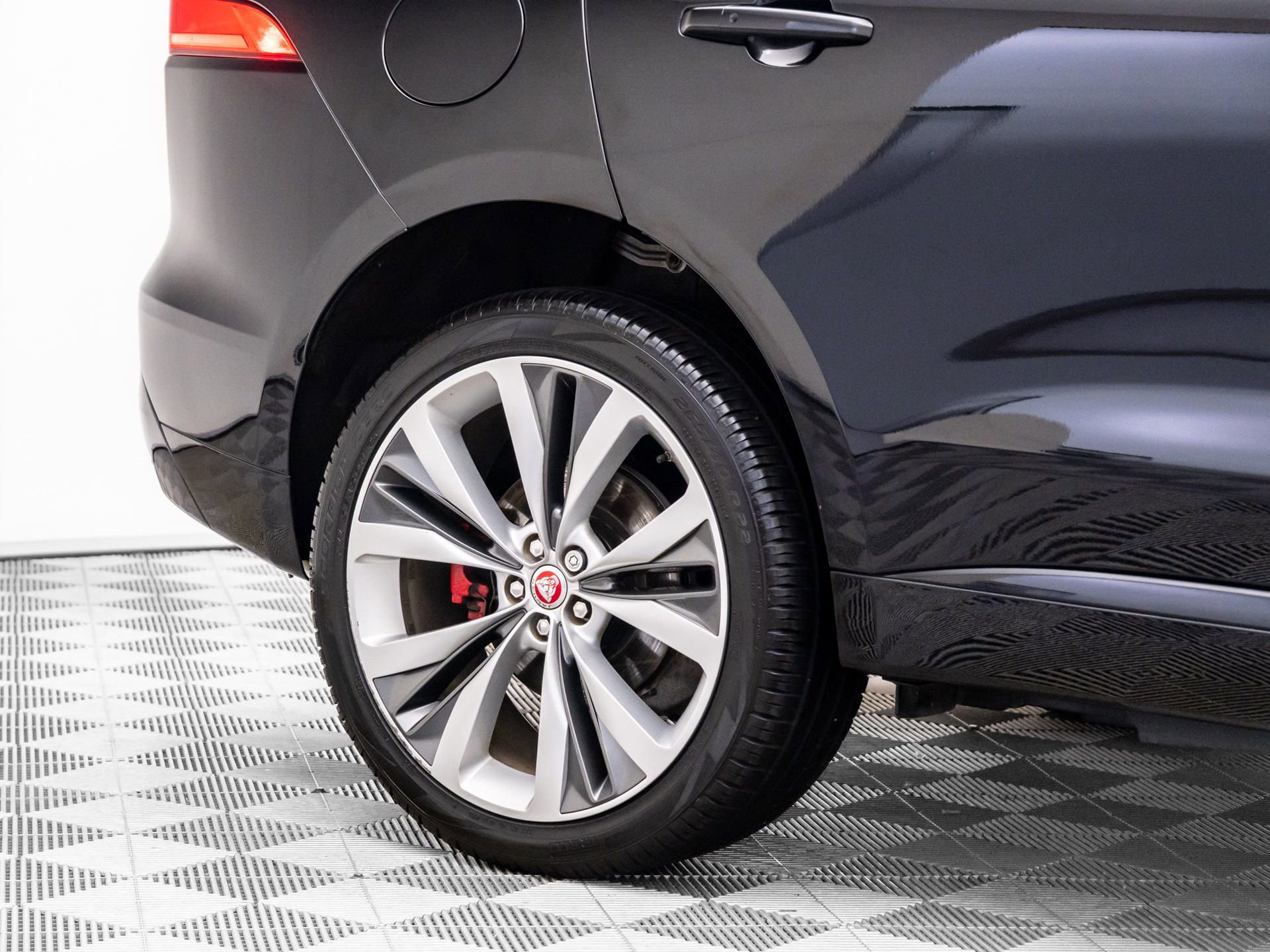 Used 2020 Jaguar F-PACE S image 31