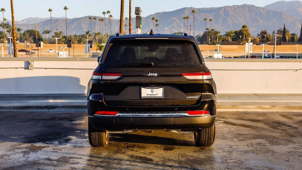 New 2025 Jeep Grand Cherokee Laredo X w/ Luxury Tech Group I image 8